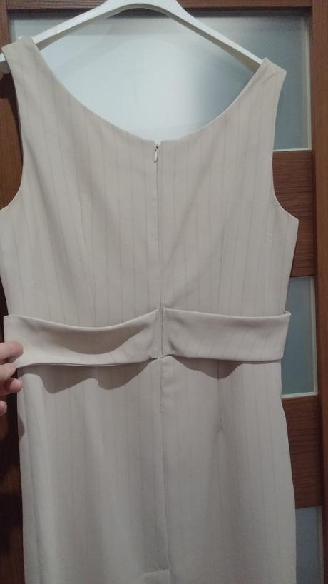 Saty so zaujimavym strihom, 42