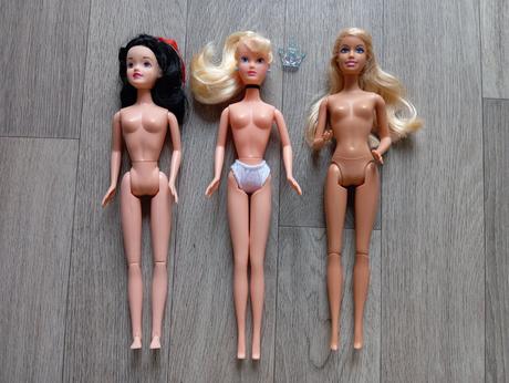Barbie, snehulienka a popoluška,