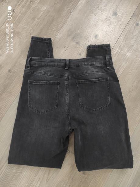 Rifle s dierami na kolenach, 40