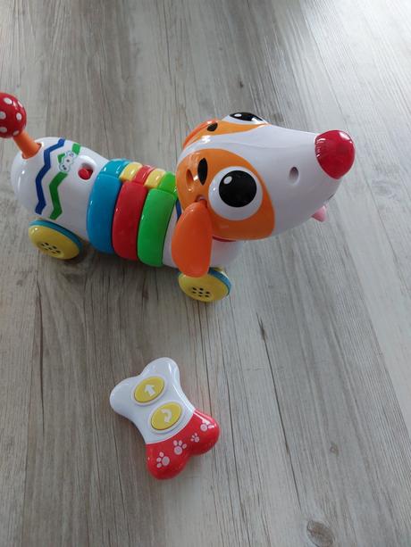 Psík na diaľkové ovládanie so zvukmi, 