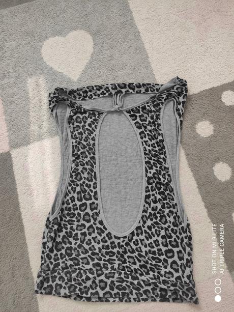 Tielko leopard s holým chrbtom, s