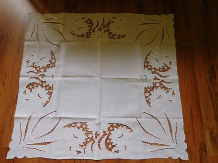 Ručne vyšívaný obrus-95x95cm,biely, 