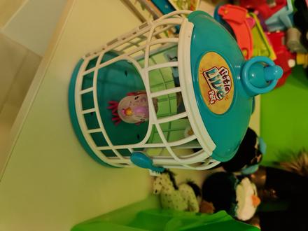 Interaktivny vtacik v klietke,