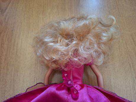 Barbie (výška cca 30 cm), 