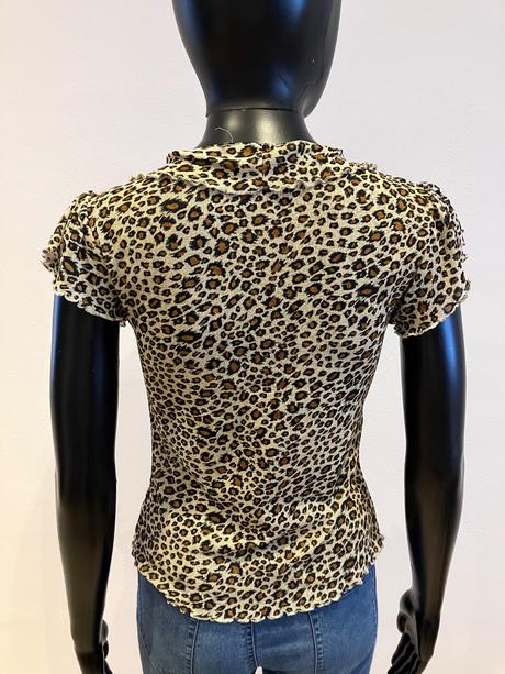 Blúzka s leopardím vzorom a fodričkami, s