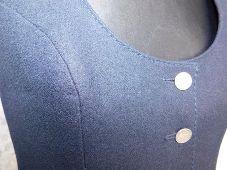 Luxusny trachten vlneny kostym, 38