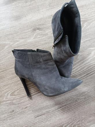 Kotniky kožené, 38