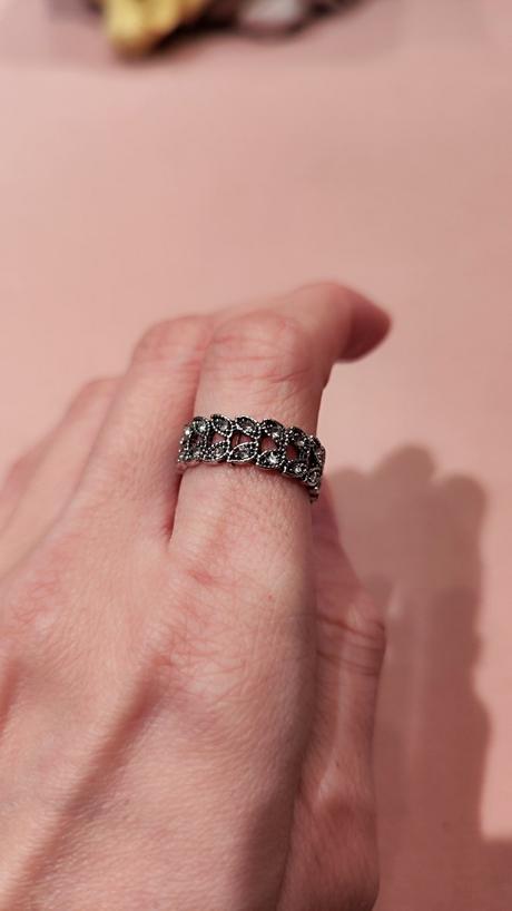 Prsteň s lístkami,