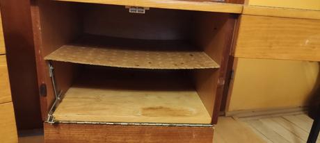 Retro kozmeticky a nočný stolík, 