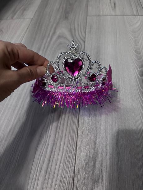 Svietiaca čelenka korunka,