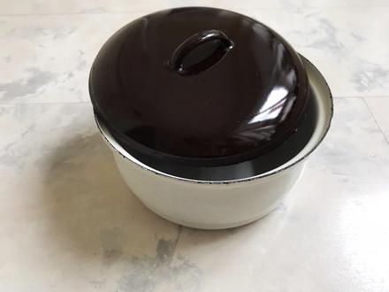 Smaltovaný kastról s prikrývkou, 