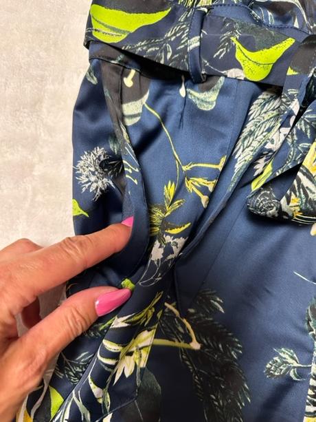 Krásny vzorovaný lesklý overal guess jeans orig., guess,l / m