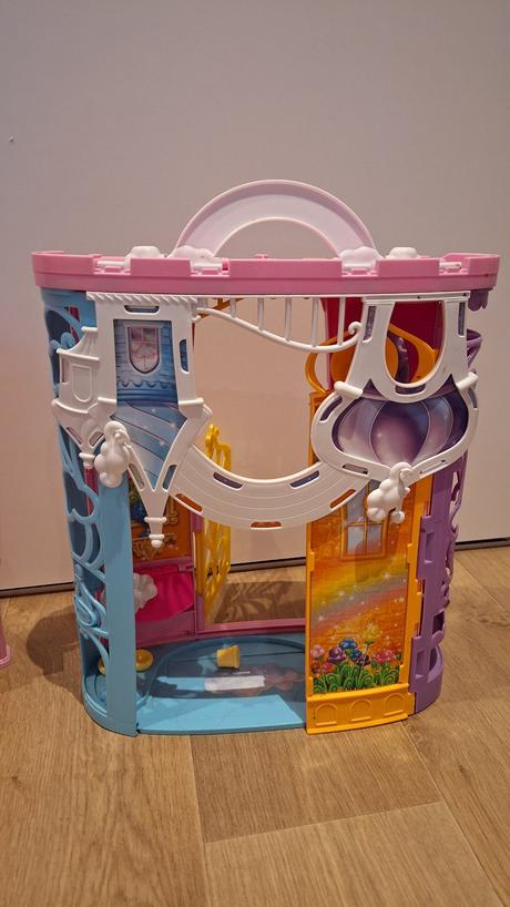 Barbie nabytok a kone, 