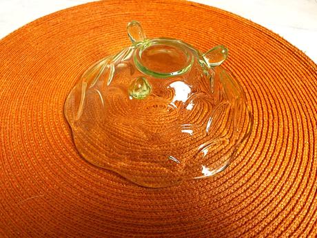 Sklenená stará mištička,