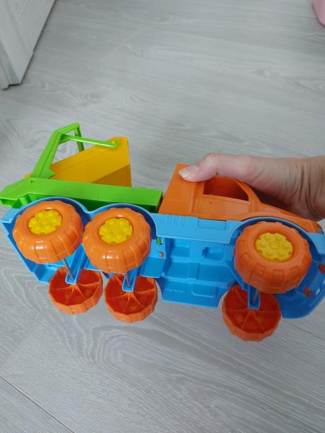 Smetiarske auto s velkokapacitnym kontajnerom,