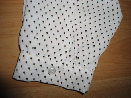 Biela bluzka s ciernymi bodkami, m