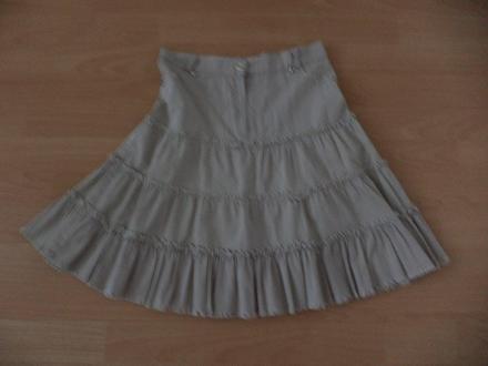 Dievčenska volanikova sukna, 152