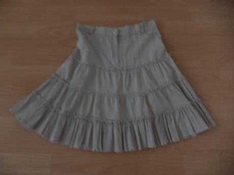 Dievčenska volanikova sukna, 152