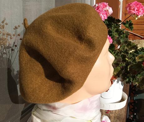 Vlnená baretka, evita