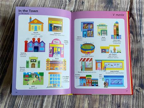 Kniha my first english dictionary,