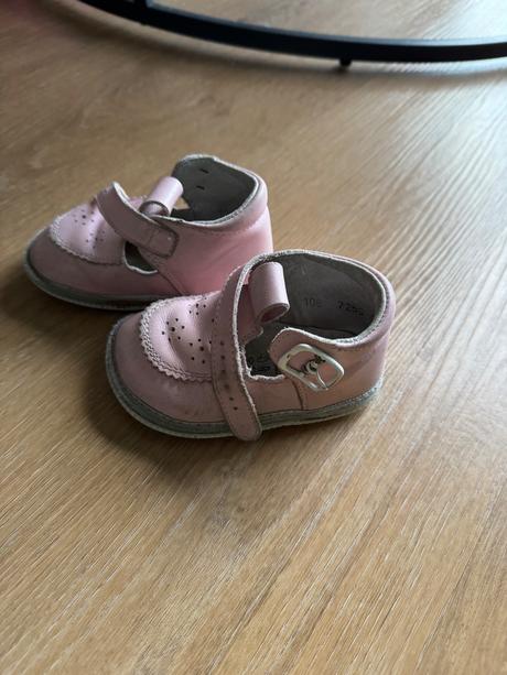 Sandálky rak, rak,19