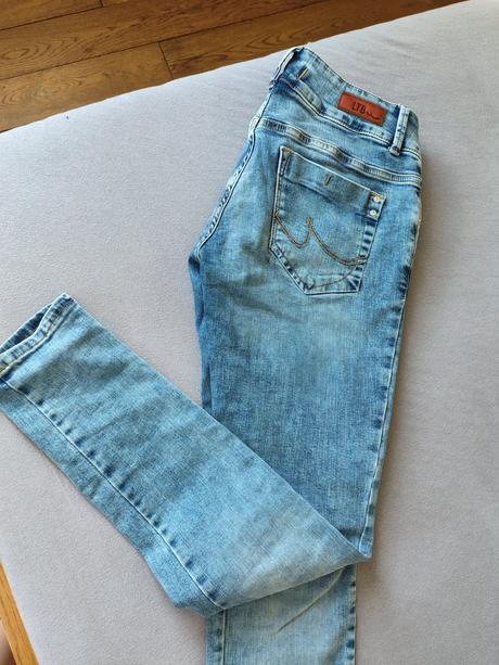 Modre obtiahnute rifle, m