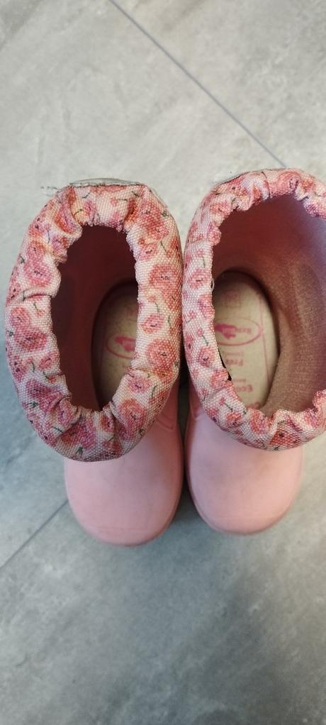 Prší plášť a gumáky, 98