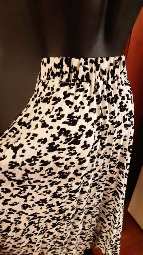 Predám plisovanú sukňu veľ. s-l, 