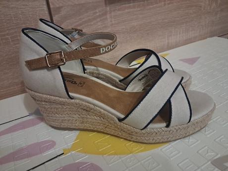 Sandále na platforme dockers 40, 40