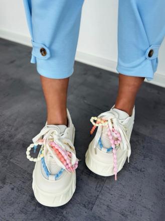 Extravagantné tenisky, 39