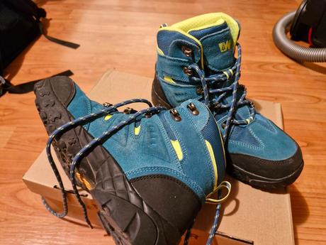 Detske turisticke topanky_modro-zelene, baťa,37