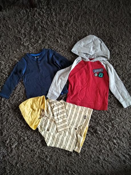 Rôzne tričká s kapucňou a bez, lupilu,98