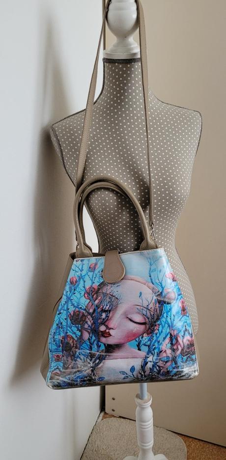 Značková svetlohnedá taška,