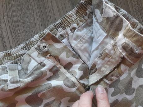 Maskáčové šortky, 104