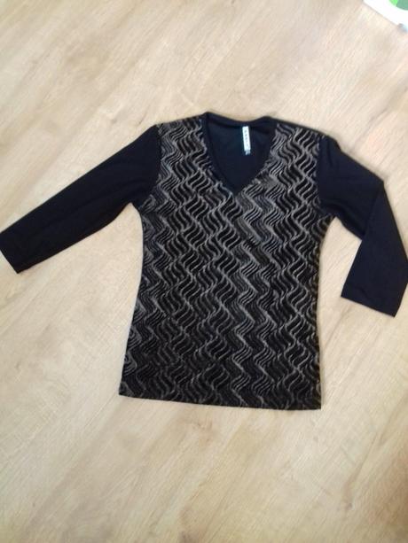 Zaujímavé perforované tričko, s