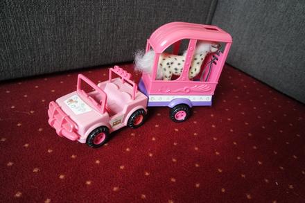 Autíčko s prívesným vozíkom na koníka, 