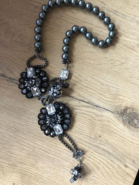 Krásny masívny náhrdelník,