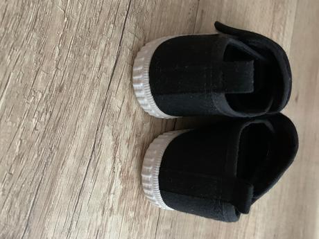 Ľahunké topánky, 24