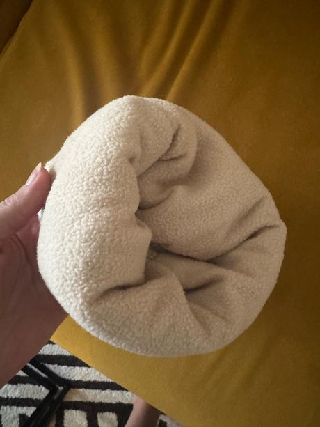 Dámska zimná čiapka s brmbolcom, s