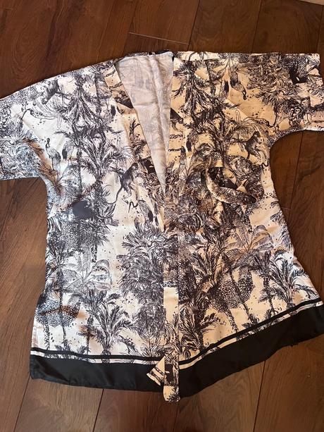 Saténový prehoz na plavky, m