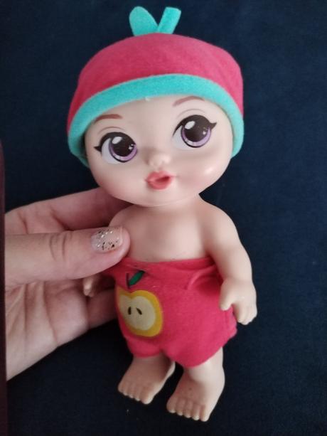 Mala bábika do ruky, na cesty vhodná cca 15 cm, 