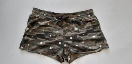 Šortky, s