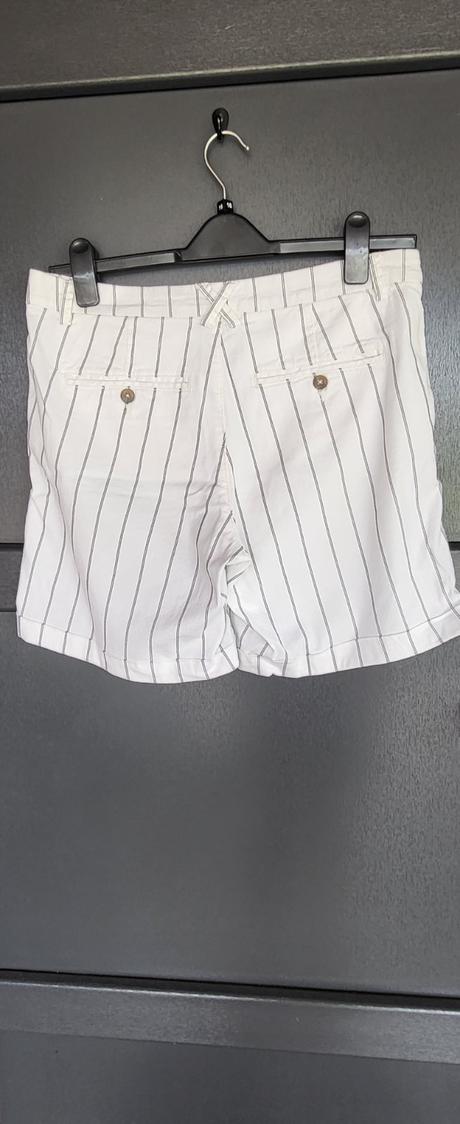 Biele prúžkované kraťasy, esmara,44