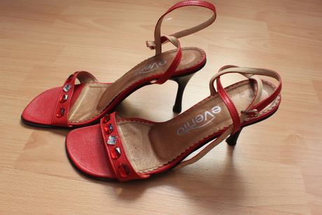 Elegantne cervene sandale s kamienkami, 40