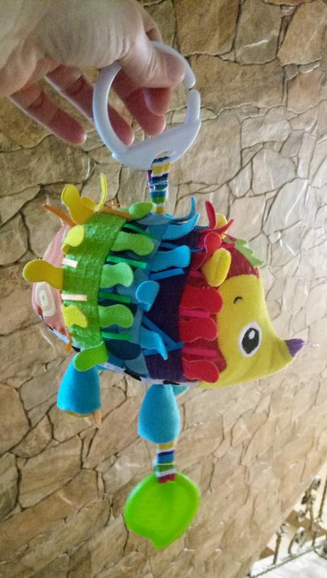 Závesná hračka na kočík - ježko ( lamaze ), 