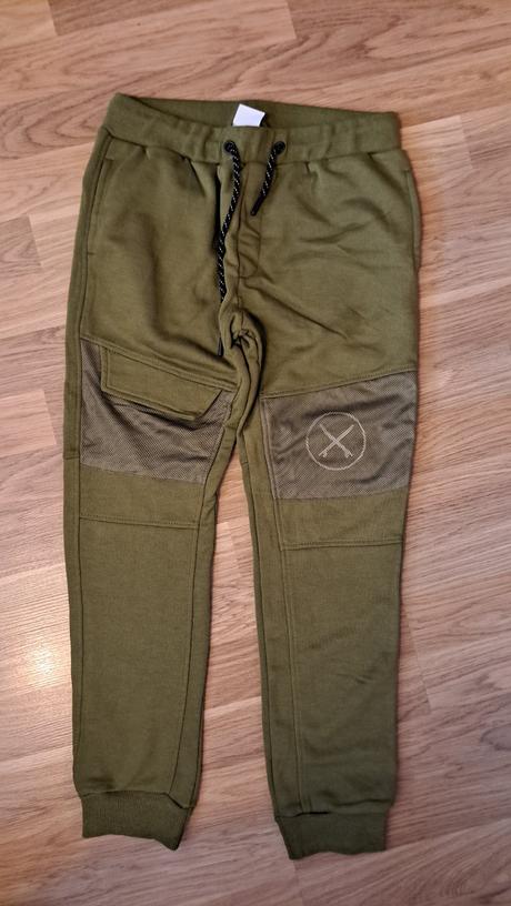 Teplaky c.152, gate,152