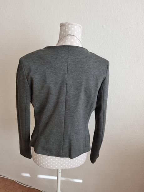 Sivé sako reserved 38, reserved,38