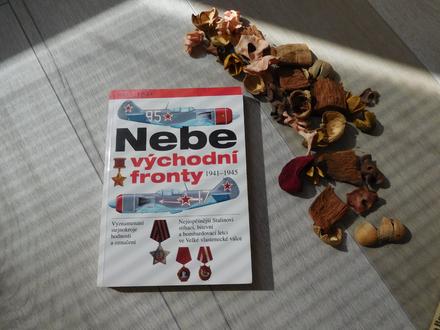 Nebe východní fronty   1941-1945 kniha, 