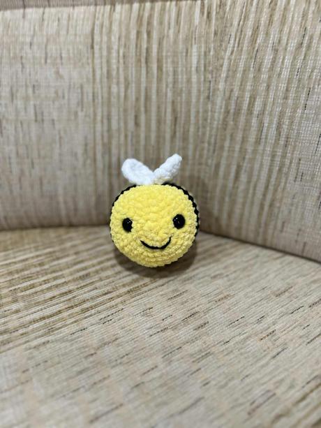 Háčkovaná včielka, 