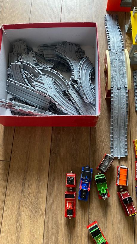 Vláčik tomáš - sada koľajníc, domčekov a vláčikov, 